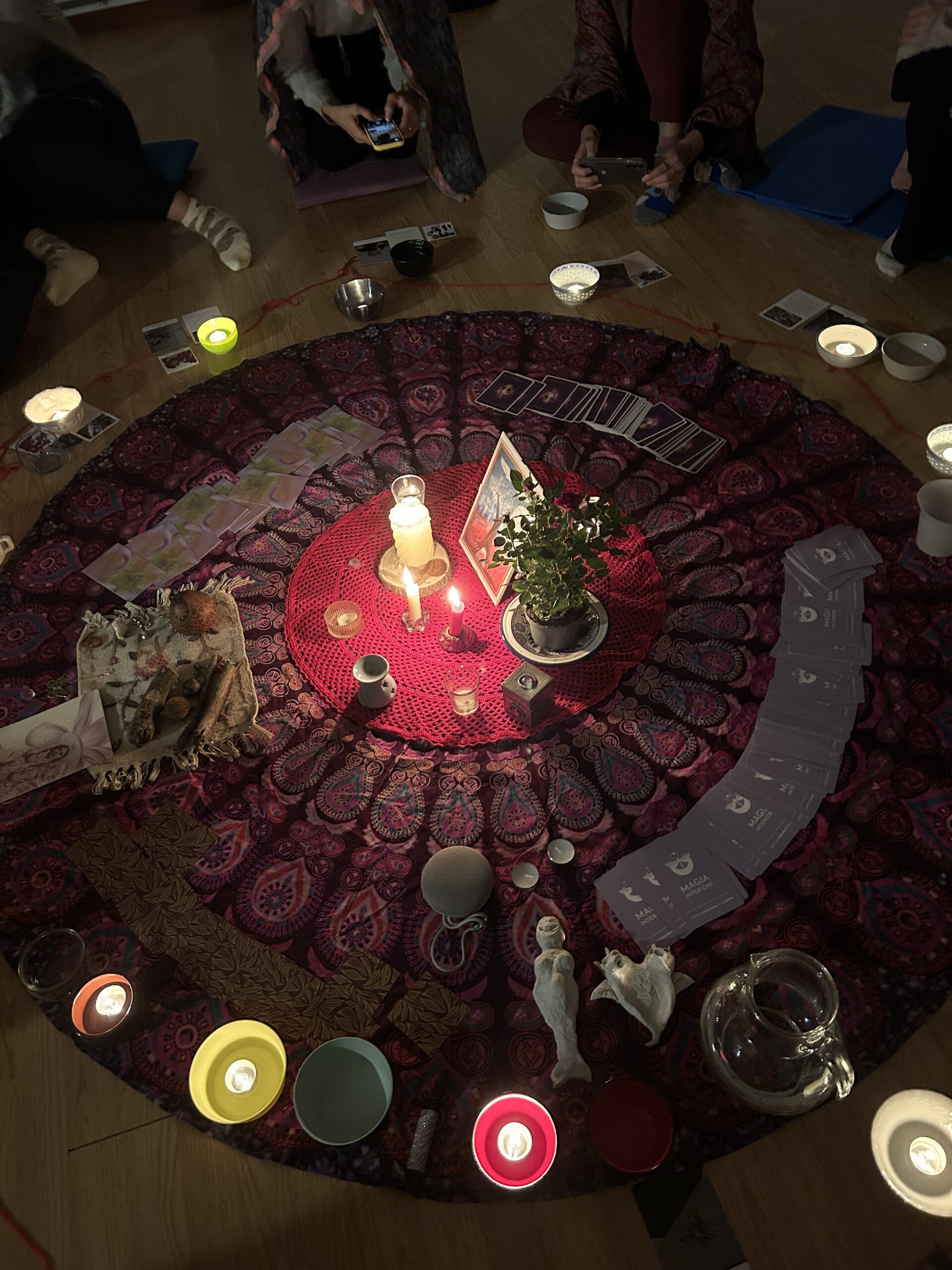 Cerchio di donne in condivisione